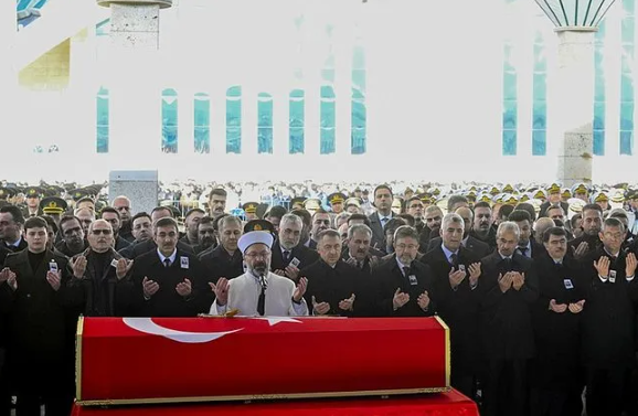 Foto - Şehit annesinden Özgür Özel’e tepki! "Hangi yüzle buraya geliyorsun"