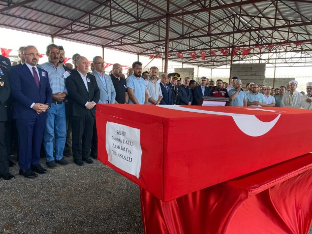 Foto - Şehit Astsubay Mustafa Tatlı gözyaşlarıyla son yolculuğuna uğurlandı!