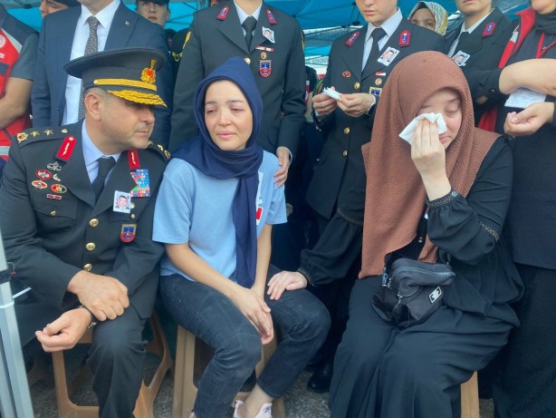 Foto - Şehit Astsubay Mustafa Tatlı gözyaşlarıyla son yolculuğuna uğurlandı!