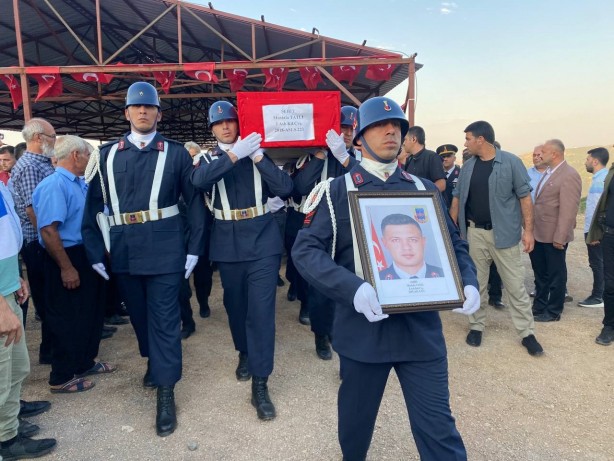 Foto - Şehit Astsubay Mustafa Tatlı gözyaşlarıyla son yolculuğuna uğurlandı!