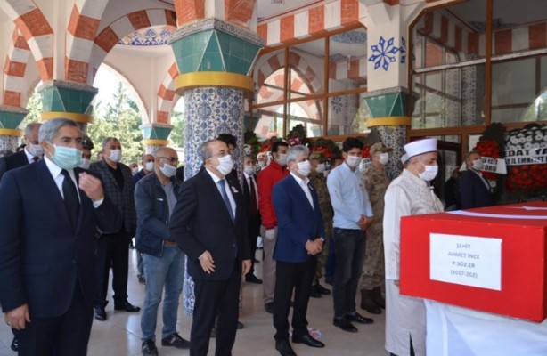 Foto - Şehit babası oğlunun cenazesine sedyeyle katıldı