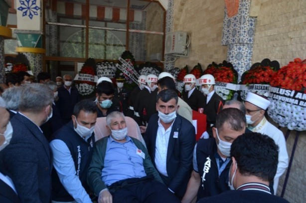 Foto - Şehit babası oğlunun cenazesine sedyeyle katıldı