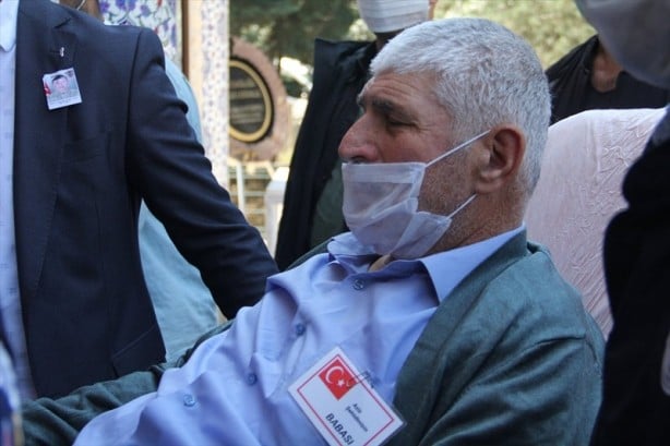 Şehit babası oğlunun cenazesine sedyeyle katıldı