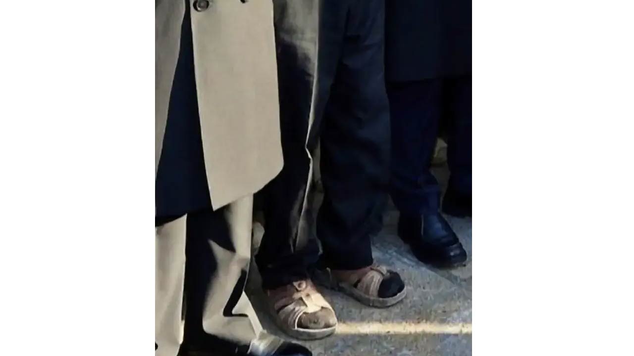 Şehit babasının giysileri görenleri kahretti