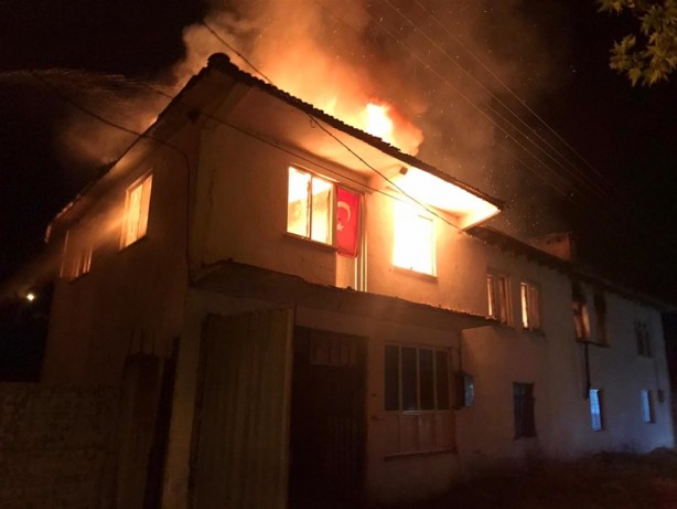 Şehit babasının yanan evi yeniden yapılacak