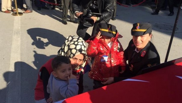 Foto - Şehit çocuklarının babalarına son vedası yürekleri dağladı