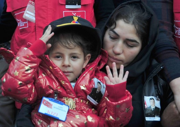 Foto - Şehit çocuklarının babalarına son vedası yürekleri dağladı