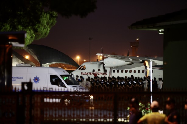 Şehit edilen emniyet müdür yardımcısının naaşı İstanbul'a getirildi