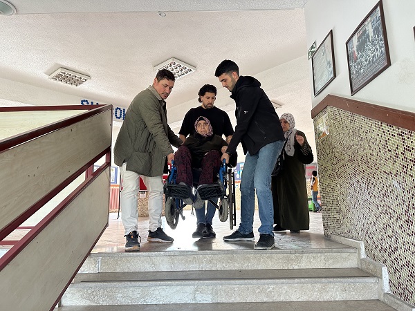Foto - Şehit eşi sandığa böyle taşındı