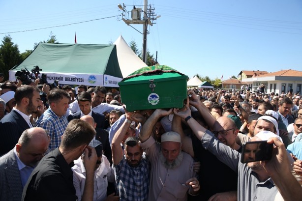 Foto - Şehit Kaymakam Safitürk'ün babası son yolculuğuna uğurlandı