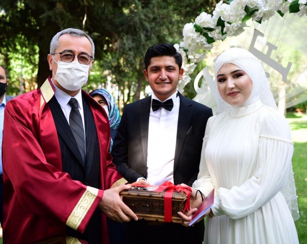 Foto - Şehit kızı nikahtan önce babasının mezarını ziyaret etti