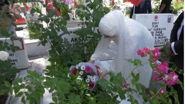 Foto - Şehit kızı nikahtan önce babasının mezarını ziyaret etti