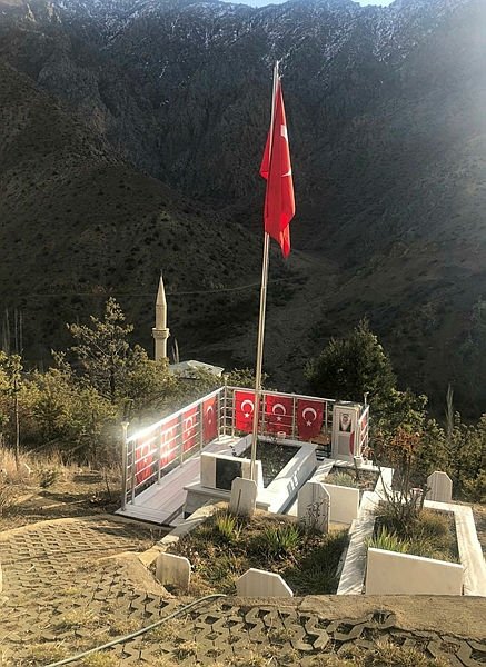 Foto - Şehit kızının babasına yazdıkları duygulandırdı! "Her zaman kalbimizdesin"