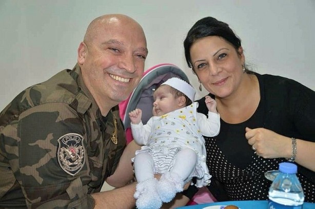 Foto - Şehit kızının babasına yazdıkları duygulandırdı! "Her zaman kalbimizdesin"