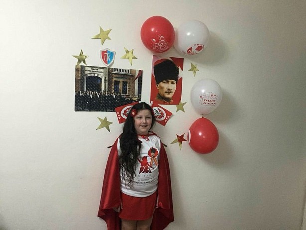 Şehit kızının babasına yazdıkları duygulandırdı! "Her zaman kalbimizdesin"