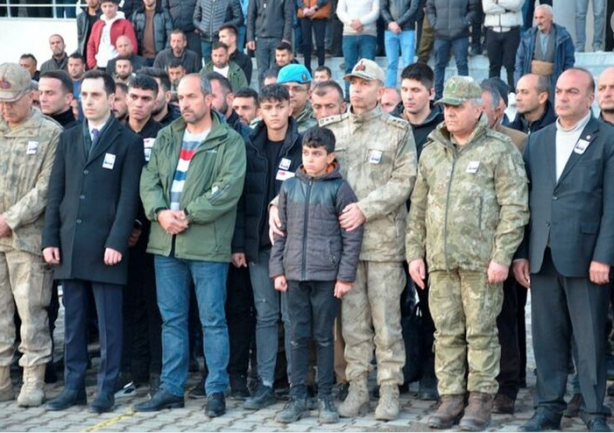 Foto - Şehit komutanın oğlundan Kemal Kılıçdaroğlu'na tepki: Babamın dağlarda mücadele ettikleriyle yol yürüyorlar