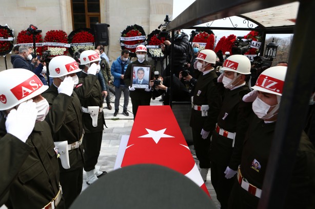 Şehit pilot son yolculuğuna uğurlandı