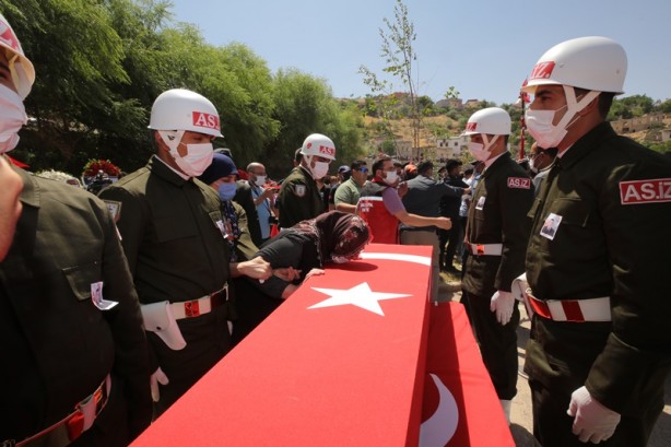 Foto - Şehit Piyade Uzman Çavuş, son yolculuğuna uğurlandı