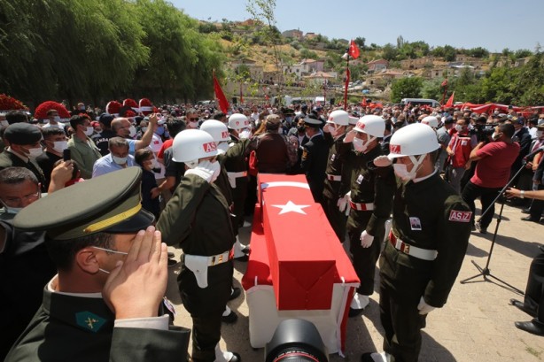 Foto - Şehit Piyade Uzman Çavuş, son yolculuğuna uğurlandı
