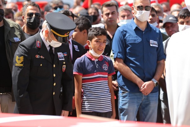 Foto - Şehit Piyade Uzman Çavuş, son yolculuğuna uğurlandı
