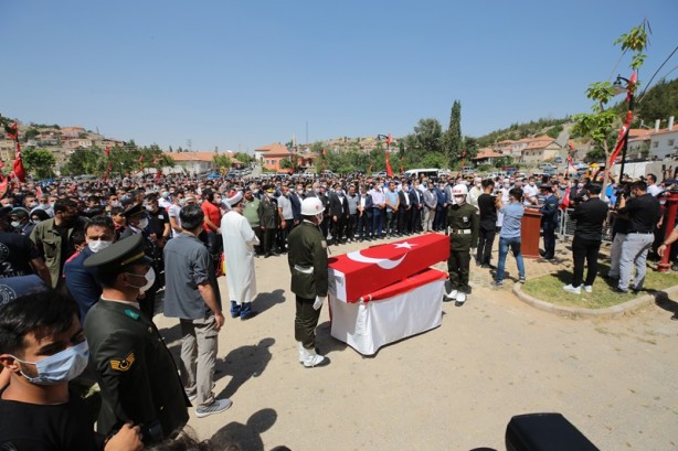 Foto - Şehit Piyade Uzman Çavuş, son yolculuğuna uğurlandı