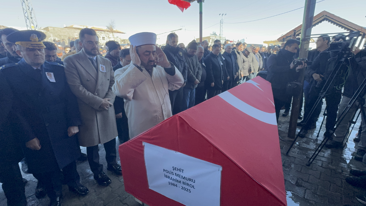 Foto - Şehit polise son görev