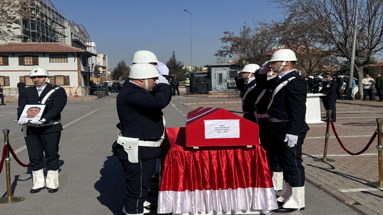 Foto - Şehit polise son görev