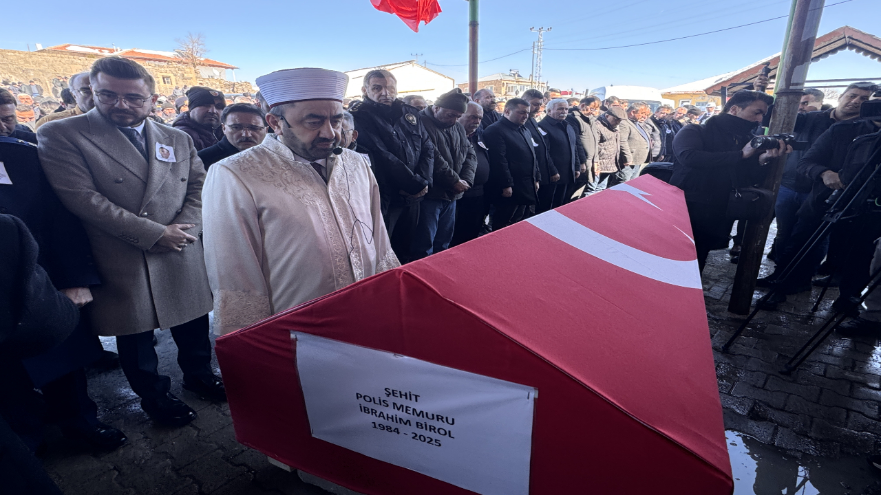 Foto - Şehit polise son görev