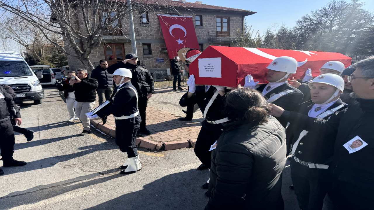 Foto - Şehit polise son görev