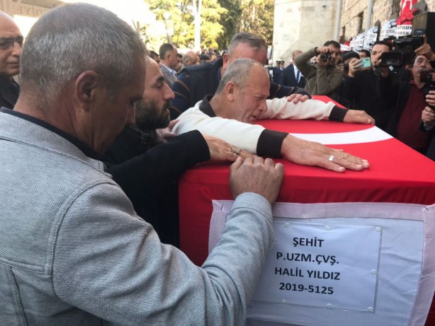 Foto - Şehit Uzman Çavuş Halil Yıldız, son yolculuğuna uğurlandı! Yürekleri yakan ayrıntı 