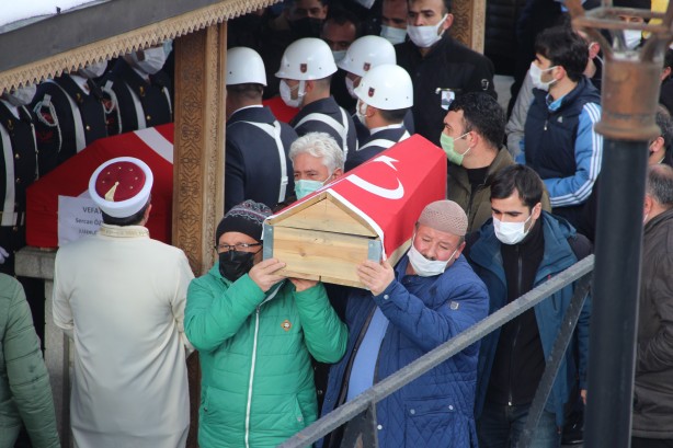 Foto - Şehit Uzman Çavuş Öztürk ve ailesi son yolculuğuna uğurlandı