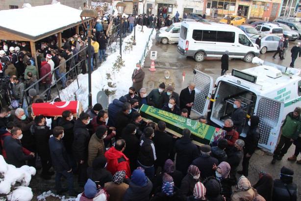Foto - Şehit Uzman Çavuş Öztürk ve ailesi son yolculuğuna uğurlandı