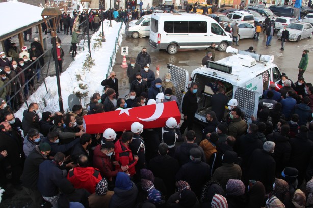 Foto - Şehit Uzman Çavuş Öztürk ve ailesi son yolculuğuna uğurlandı