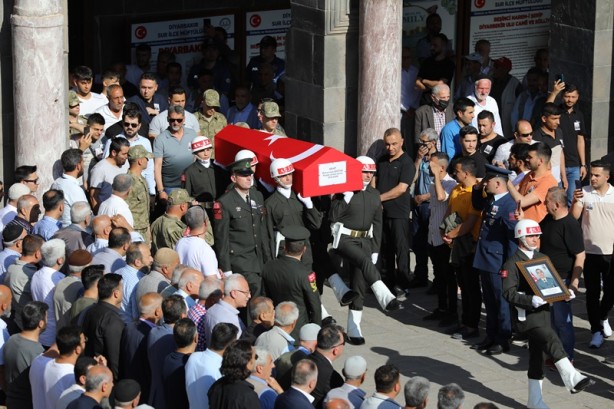 Foto - Şehit Uzman Çavuş Serttaş için Diyarbakır'da tören