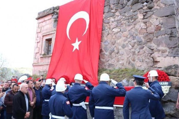 Foto - Şehit uzman çavuş, son yolculuğuna uğurlandı