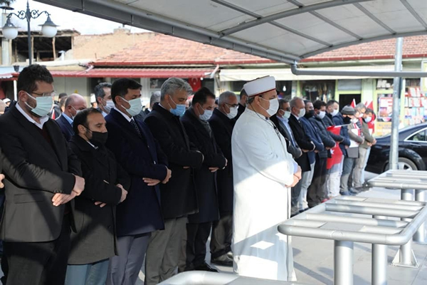 Foto - Şehitlerimiz için gıyabi cenaze namazı