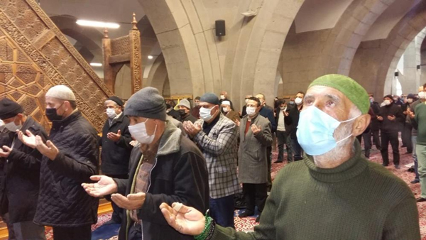 Foto - Şehitlerimiz için gıyabi cenaze namazı