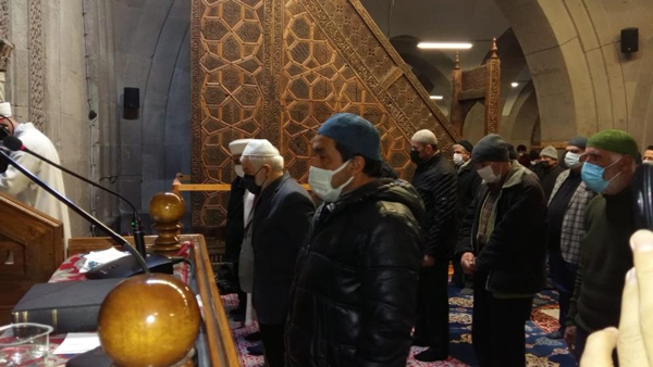 Foto - Şehitlerimiz için gıyabi cenaze namazı