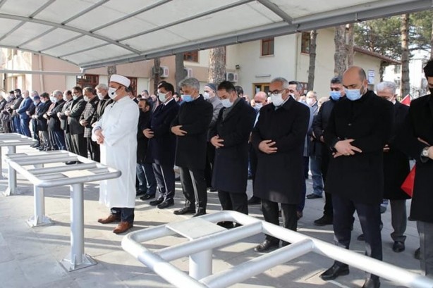 Foto - Şehitlerimiz için gıyabi cenaze namazı