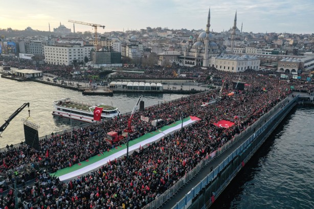 Foto - Şehitlerimize rahmet, Filistin'e destek, İsrail'e lanet! On binler Galata'da buluştu