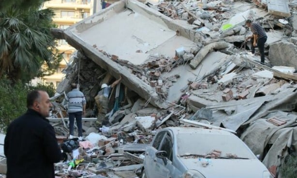 Vatandaşlar şehri terk ediyor, girişler kapatıldı! Deprem sonrası Bakan Soylu'dan hayati uyarı