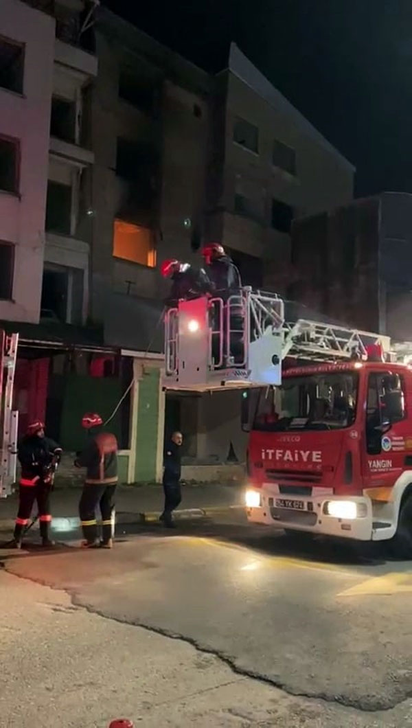 Foto - Şehrin göbeğinde korkutan yangın