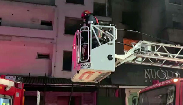 Foto - Şehrin göbeğinde korkutan yangın