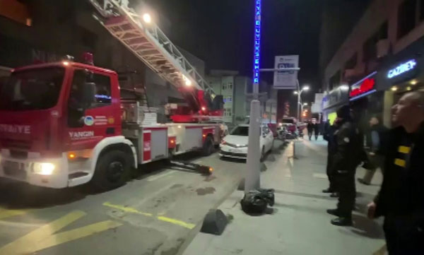 Foto - Şehrin göbeğinde korkutan yangın