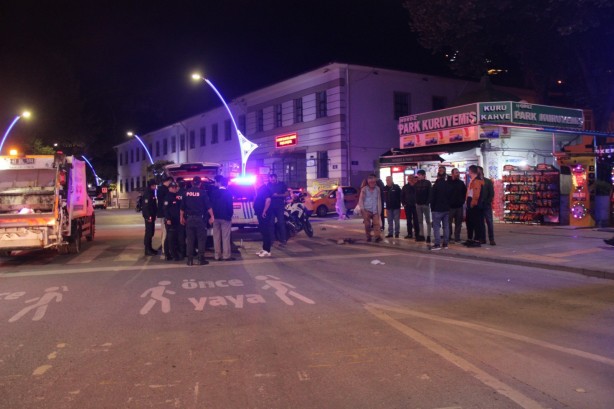 Foto - Şehrin göbeğinde onlarca kişi birbirine girdi: 2 yaralı, 4 gözaltı