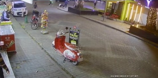 Şehrin göbeğinde onlarca kişi birbirine girdi: 2 yaralı, 4 gözaltı