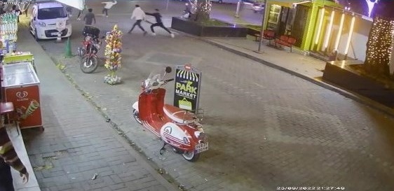 Foto - Şehrin göbeğinde onlarca kişi birbirine girdi: 2 yaralı, 4 gözaltı