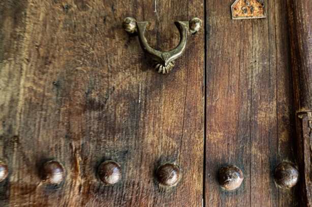 Foto - Şehrin tarihi ahşap kapıları için araştırma