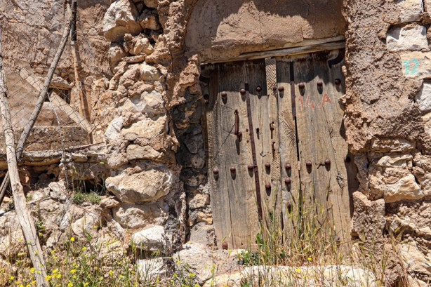 Şehrin tarihi ahşap kapıları için araştırma