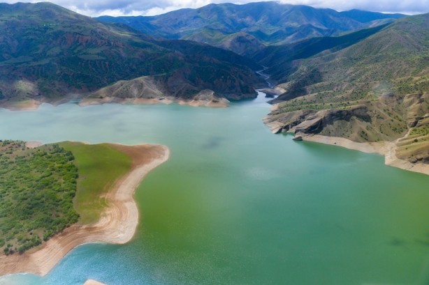 Şehrin yeşile bürünen doğası havadan görüntülendi